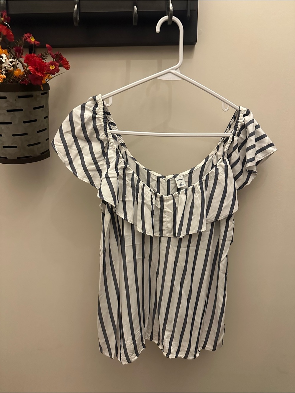 🍎 Old Navy White & Navy Striped Off-Shoulder Ruffle Top